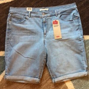 Levi’s women’s Bermuda shorts